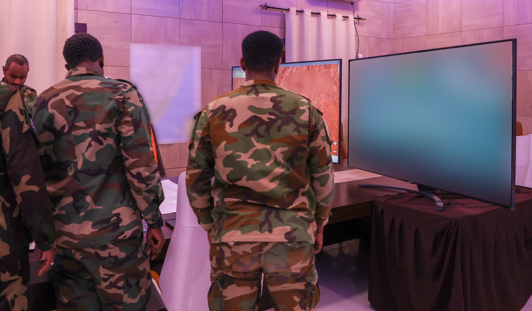 Military commanders watch the operation on a screen from the President’s provisional base in Dhusamareb | Photos: Villa Somalia Facebook